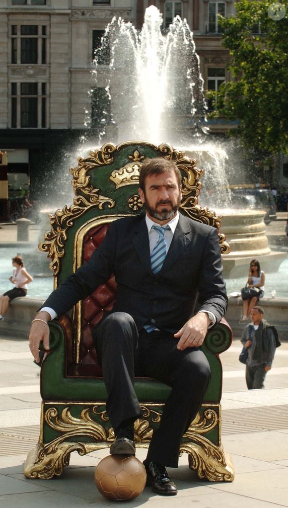 L'ancien joueur de football français, Eric Cantona, était le roi sur le terrain de football mais semble aller trop loin lors de la promotion en ligne à Trafalgar Square à Londres, Royaume-Uni, le 9 juin 2008. Photo par Marc Larkin/LFI/Cameleon/ABACAPRESS.COM