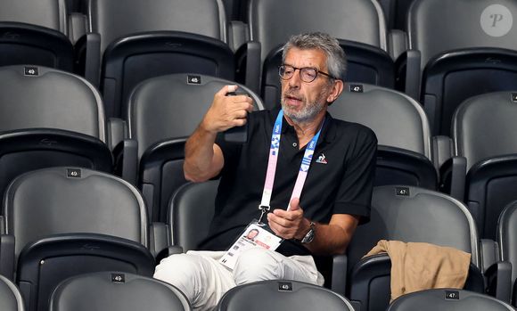 Michel Cymes - Célébrités assistent à la victoire de Léon Marchand qui devient champion Olympique sur 400 m 4 nages lors des Jeux Olympiques de Paris 2024 (JO) à Paris La Defense Arena à Nanterre le 28 juillet 2024. © Dominique Jacovides-Pierre Perusseau/Bestimage