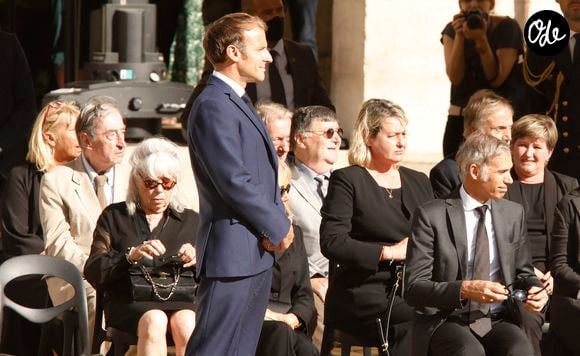 Elle avait déjà évoqué son immense manque en 2025, écrivant notamment : "Le manque est insatiable… Tu me manques tellement."

Pierre Vernier, Élodie Constantin, Emmanuel Macron, Paul Belmondo et Luana lors de la cérémonie d’hommage national à Jean-Paul Belmondo à l’Hôtel des Invalides à Paris, France, le 9 septembre 2021. 

© Christophe Aubert via Bestimage