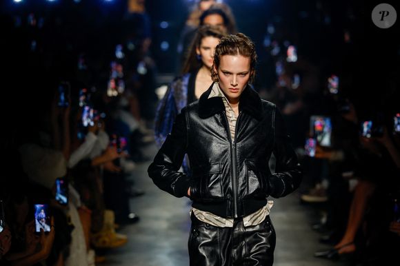 Défilé Isabel Marant Collection Femme Prêt-à-Porter Automne/Hiver 2026-2027 lors de la Fashion Week de Paris (PFW), à Paris, France, le 5 mars 2026. Agence / Bestimage