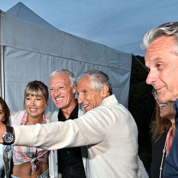 Le célèbre sélectionneur de l’équipe de France, Didier Deschamps, profite de ses vacances dans le sud de la France en compagnie de son épouse ainsi que de son ami Nagui et de sa femme Mélanie Page

Claude Deschamps, Mélanie Page, Didier Deschamps, Nagui et David Brécourt durant la soirée de clôture de la 1ere édition du festival Les Théâtrales d’Eze en plein air à l'oppidum du Col d'Eze avec la pièce "Brexit sentimental".
© Bruno Bebert / Bestimage