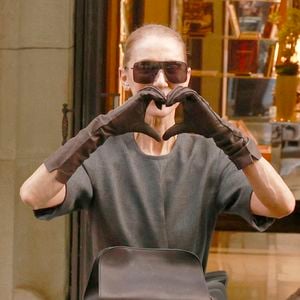 Céline Dion quitte le Royal Monceau pour se rendre aux répétitions de son concert parisien. Paris le 8 Septembre 2026. © Christophe Aubert / Bestimage