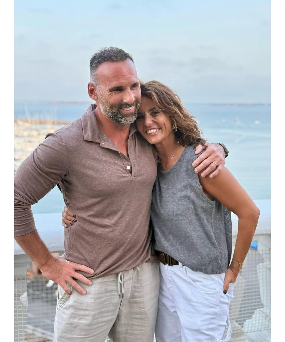 Photo : Instagram de l'animatrice Faustine Bollaert, profitant de ses  vacances aux côtés de son frère Charles. - Purepeople