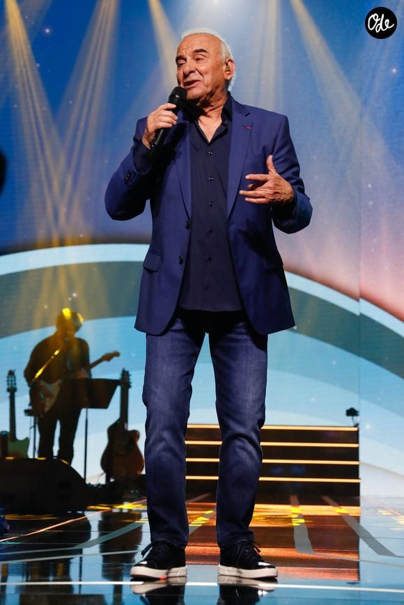 Exclusif - Michel Fugain lors de l'enregistrement de l'émission "Laurent Gerra, l'anniversaire événement" présentée par S.Bern et qui sera diffusée le 7 juin 2025 sur France 2, au théâtre Marigny, à Paris, France, le 28 avril 2025. © Clovis-Moreau/Bestimage