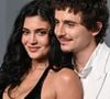 Depuis trois ans, le couple formé par Timothée Chalamet et Kylie Jenner fait couler beaucoup d'encre. La raison ? Ils paraissent mal assortis sur le papier...

Timothée Chalamet et Kylie Jenner à leur arrivée à la soirée des Oscars organisée par Vanity Fair, aux David Geffen Galleries du LACMA, Los Angeles, États-Unis. Crédit : Doug Peters/Empics/Abaca