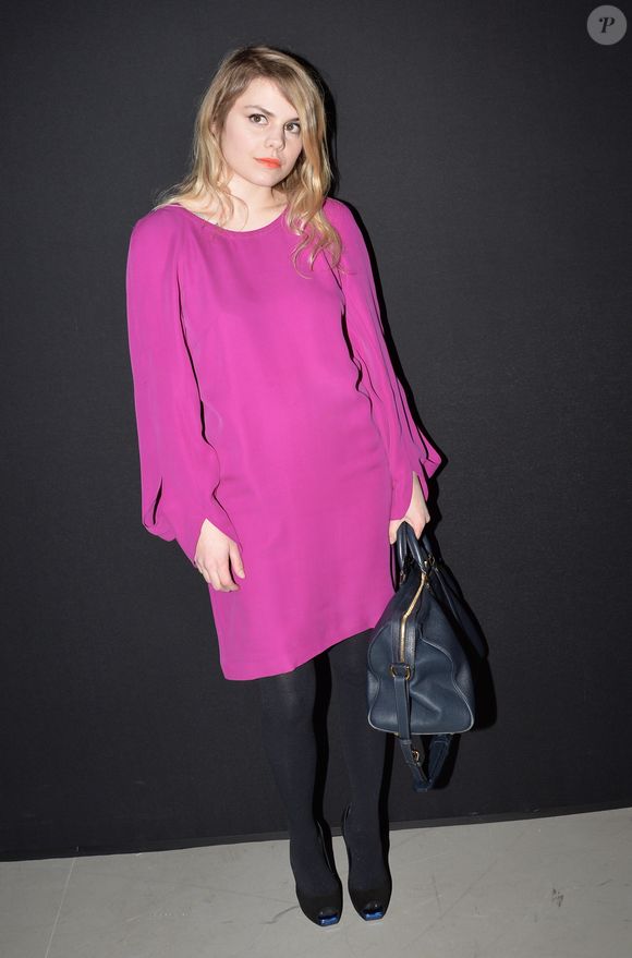La chanteuse Coeur de Pirate (Béatrice Martin) - People au défilé de mode "Barbara Bui" prêt-à-porter Automne-Hiver 2015-2016 au Palais de Tokyo à Paris, le 5 mars 2015. (Veeren -Christophe Clovis / Bestimage).