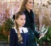 Jusqu’au 24 décembre, le palais de Kensington n’avait rien laissé filtrer de ce duo inédit préparé pour le concert de Noël.

La princesse Charlotte (La princesse Charlotte de Galles) et la princesse de Galles (Catherine (Kate) Middleton, princesse de Galles) partent après le service de chants Together At Christmas à l'abbaye de Westminster à Londres @PA Photo/ Bestimage