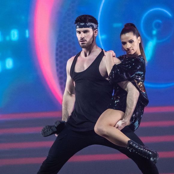 Jordan Mouillerac et Denitsa Ikonomova pour la troupe "EntreNous By D'Pendanse" en tournée. Photo par CYRIL MOREAU / BESTIMAGE