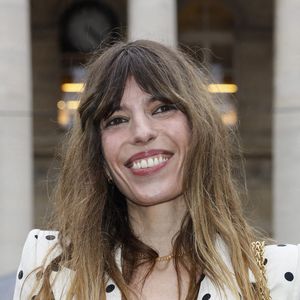 Lou Doillon est une maman "fière". 

Lou Doillon arrive au défilé Valentino lors de la Semaine de la mode Haute Couture Automne/Hiver 2025 - 2026 à Paris, France. Photo by Marco Piovanotto/ABACAPRESS.COM