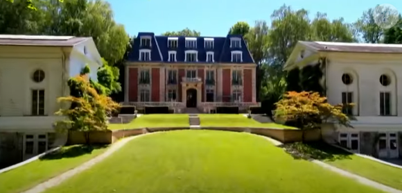 Et comme les saisons précédentes, c'est au château des Vives-Eaux, à Dammarie-les-Lys que le programme se déroule.

Capture du teaser de "La Star Academy".