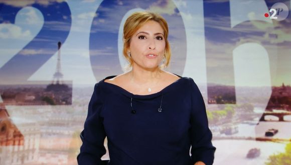 Captures d'écran - Léa Salamé présente son premier journal de 20 heures sur France 2  le 1er septembre 2025. 

© Alain Guizard / Bestimage