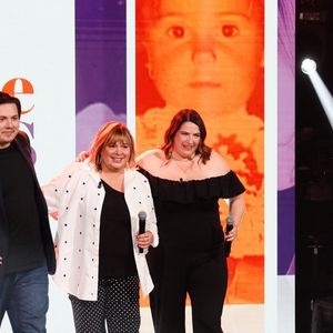 Exclusif - Michèle Bernier et ses enfants Charlotte et Enzo Gaccio lors de l'enregistrement de l'émission "Famille je vous aime" présentée par M. Drucker et qui sera diffusée le 13 juin 2025 sur France 3, aux Studios rive gauche à Paris, France, le 14 avril 2025. © Clovis-Gaffiot/Bestimage
Tout au long de sa carrière, Michel Drucker a interviewé les parents de ses invités pour comprendre leur parcours. Il a tissé des liens avec chacune de leur famille. Voilà comment est née l'idée de " Famille je vous aime ".

Cette émission diffusée en prime time sur France 3, entre la Fête des Mères et la Fête des Pères, a pour thème principal la transmission.

La famille a toujours inspiré les artistes que ce soit en chanson ou en humour. Gad Elmaleh, le parrain de cette première émission sera accompagné de Régine et David, ses parents. Il y aura également Dany Brillant, Anne Roumanoff, Roman Doduick et leur maman, Michèle Bernier, Laurent Voulzy, Gérard Lanvin, Louis Chedid, Michel et Beatrice Leeb et leurs enfants, mais aussi David Hallyday et Olivier de Benoist dont les récents spectacles abordent ce sujet.

Entre émotion et fous rires, nous n'avons pas fini d'aimer ces drôles de Familles !