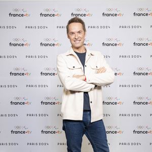 "Je vous retrouverai quant à moi à l’automne (le temps de tout bien préparer) à la tête d’une belle émission où l’on va s’amuser et s’instruire !", avait notamment écrit l'animateur en légende d'une publication Instagram du 31 juillet dernier.
Damien Thévenot lors de la présentation des journalistes et chroniqueurs de France Télévisions pour les Jeux Olympiques 2024 au musée de l'Homme à Paris, le 11 juin 2024.
© Pierre Perusseau / Bestimage