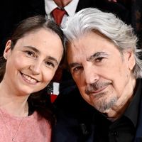 "Je suis heureux grâce à elle" : Serge Lama amoureux comme au premier jour de Luana, sa femme "de 35 ans de moins"
