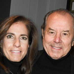 Véritable touche-à-tout artistique, Christian Morin est aussi auteur, musicien et dessinateur. 


Christian Morin avec sa femme - Illuminations rue du Faubourg Saint Honoré à Paris, le 19 novembre 2019. © Coadic Guirec/Bestimage