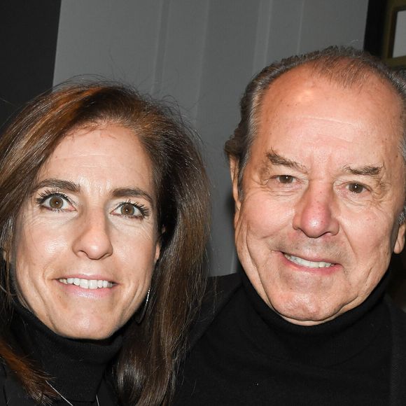 Véritable touche-à-tout artistique, Christian Morin est aussi auteur, musicien et dessinateur. 


Christian Morin avec sa femme - Illuminations rue du Faubourg Saint Honoré à Paris, le 19 novembre 2019. © Coadic Guirec/Bestimage