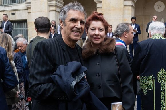 Julien Clerc et sa femme Hélène Grémillon - Le chef français multi étoile, Guy Savoy, vient d'être officiellement installé comme membre de l'Académie des Beaux-Arts. 

 © Julien Sarkissian/Bestimage