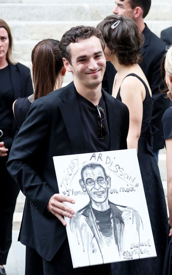 Gaston Ardisson - Sorties des obsèques de Thierry Ardisson en l’église Saint-Roch de Paris, France, le 17 juillet 2025. 

© Clovis-Jacovides/Bestimage