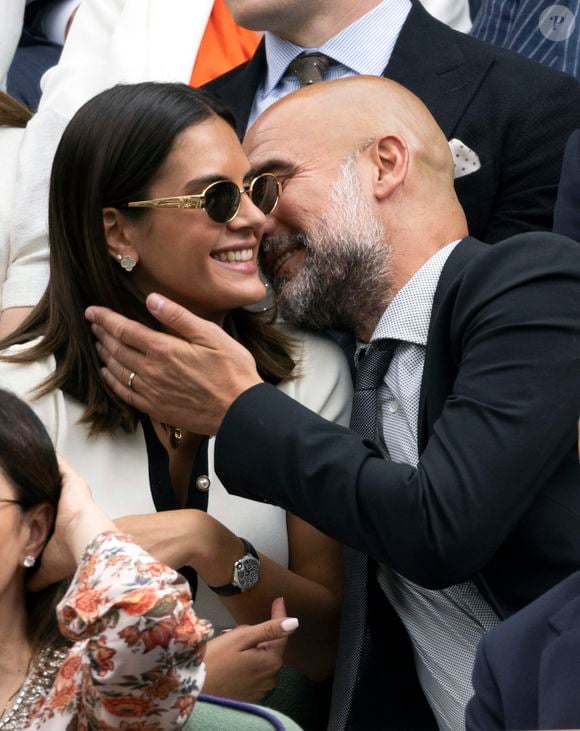 Pep Guardiola et Cristina Serra se sont rencontrés en 1994

Pep Guardiola avec sa femme Cristina Serra à Wimbledon, le 6 juillet 2024.