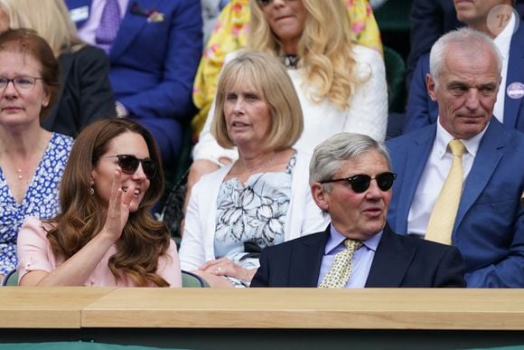Catherine (Kate) Middleton, duchesse de Cambridge assiste, au côté de son père Michael, à la finale du tournoi de Wimbledon (Djokovic - Berrettini) au All England Lawn Tennis and Croquet Club à Londres, le 11 juillet 2021.
©AGENCE / BESTIMAGE