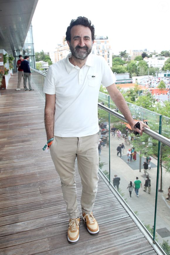 Mathieu Madénian au déjeuner dans la loge de France Télévision lors des internationaux de France de Tennis de Roland Garros 2025 (Jour 9), à Paris, France, le 2 Juin 2025. © Bertrand Rindoff/Bestimage