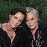 Pour ses 71 ans, Muriel Robin reçoit un très beau cadeau de sa femme Anne Le Nen : "Grâce à ton courage..."