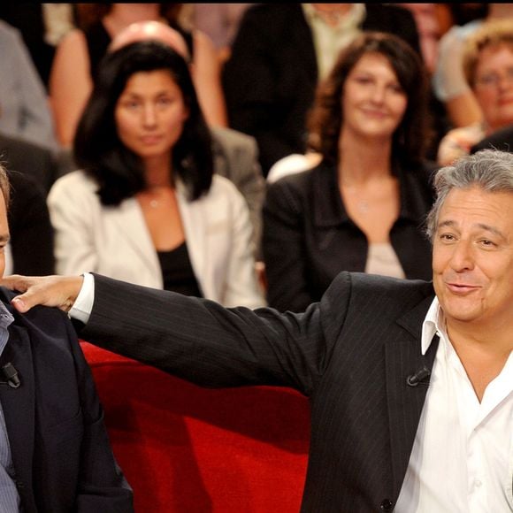Christian Clavier, Didier Bourdon sur le plateau de "Vivement dimanche" le 8 septembre 2010. © COADIC GUIREC / BESTIMAGE