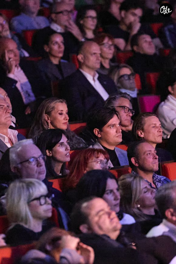 Exclusif - Alain-Fabien Delon et Laura Bensadoun lors de la soirée hommage Ciné-concert symphonique "Alain Delon, le dernier Samouraï" au palais des congrès à Paris le 8 novembre 2024 le jour de son anniversaire. Pour cette soirée, le chef d'orchestre Vahan Mardirossian a dirigé l'orchestre symphonique de Douai. © Moreau / Jacovides / Bestimage