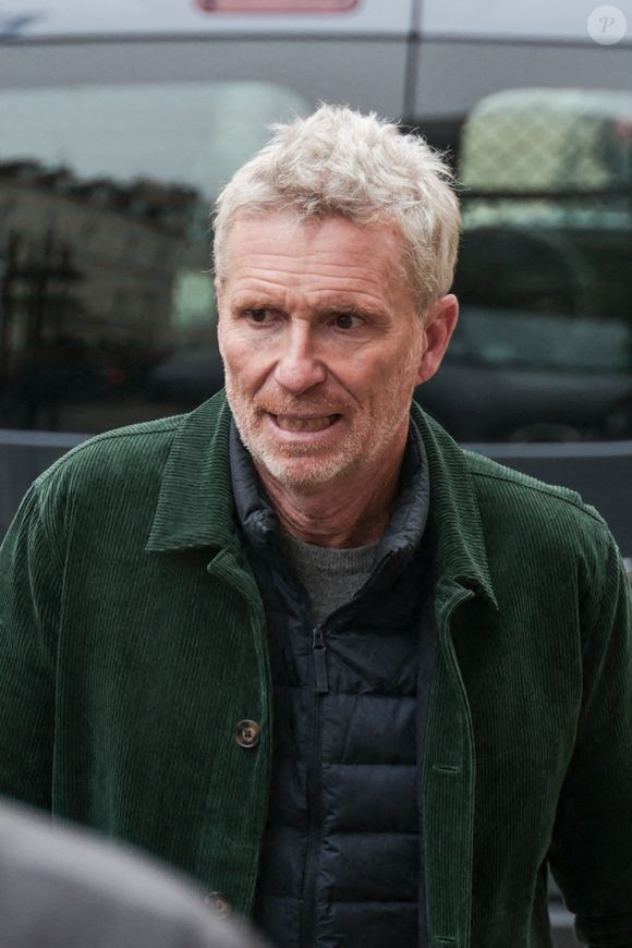 Denis Brogniart assistant à la cérémonie d'enterrement de Jean-Luc Petitrenaud à l'église Saint-Pierre du Gros Caillou dans le 7e arrondissement de Paris, France, le 17 janvier 2025. Jean-Luc Petitrenaud, critique gastronomique et personnalité de la télévision française, est décédé le 10 janvier à l'âge de 74 ans. Photo par Nasser Berzane/ABACAPRESS.COM