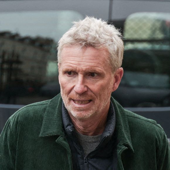Denis Brogniart assistant à la cérémonie d'enterrement de Jean-Luc Petitrenaud à l'église Saint-Pierre du Gros Caillou dans le 7e arrondissement de Paris, France, le 17 janvier 2025. Jean-Luc Petitrenaud, critique gastronomique et personnalité de la télévision française, est décédé le 10 janvier à l'âge de 74 ans. Photo par Nasser Berzane/ABACAPRESS.COM