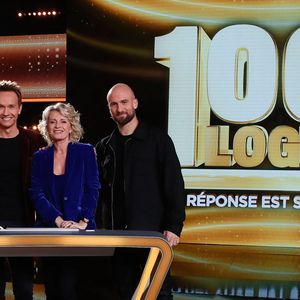 Les trois célébrités seront entourés des 100 candidats qui s'affronteront pour tenter d'aller le plus loin possible ! 

Exclusif - Caroline Margeridon, Cyril Feraud, Sophie Davant, François Alu - Enregistrement de l'émission "100% logique" présentée par C. Feraud et qui sera diffusée samedi 1er mars à 21.10 sur France 2 et sur france.tv, au Studio du Lendit à Saint-Denis, France, le 12 décembre 2024. © Christophe Clovis / Bestimage