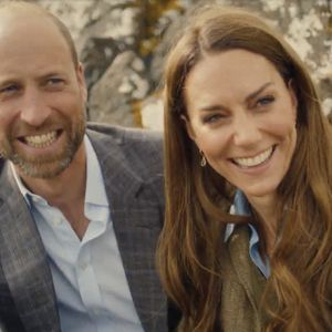 Kate et William ont passé l’été en Grèce avec leurs trois enfants.

Le prince William et la princesse Kate Middleton dans une vidéo publiée durant le traitement du cancer de la princesse. Photo par JLPPA / Bestimage