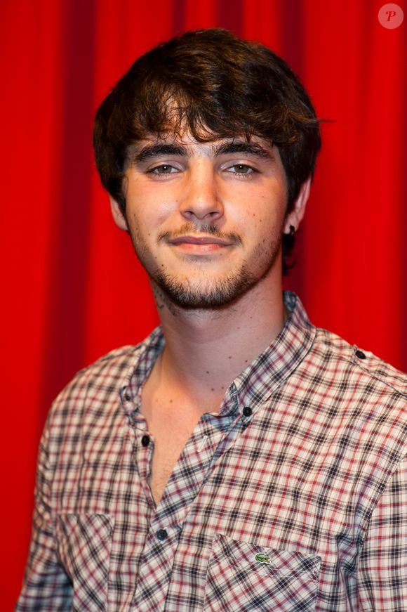 Louis Delort assiste à un Showcase et à une séance de dédicaces pour The Voice Tour 2012 qui s'est tenue au Virgin Megastore à Paris, France, le 21 juin 2012. Photo par Nicolas Genin/ABACAPRESS.COM