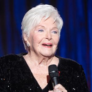 Elle a déjà organisé ses obsèques avec soin, demandant notamment que ses fans soient présents, car pour elle ils sont comme une famille.

Line Renaud - Enregistrement de l'émission "Sidaction, ensemble contre le Sida - Merci Line" au Paradis Latin à Paris, qui sera diffusée le 27 mars sur France 2. © C.Guirec-C.Moreau / Bestimage