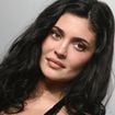 Kylie Jenner : sa fille Stormi pose avec des tresses roses pour sa marque Khy et est déjà très à l’aise devant l’objectif