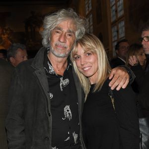 Louis Bertignac et sa compagne Laeticia à l'Opéra "Tosca Puccini" à l'hôtel national des Invalides dans le cadre de l'opération "Opéra en plein air" à Paris le 4 septembre 2019. 

© Coadic Guirec/Bestimage