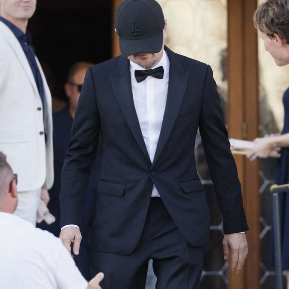 Le comédien arborait un costume bleu marine sobrement accessoirisé d’une casquette.

Leonardo DiCaprio quitte l'hôtel Gritti pour assister à la cérémonie de mariage sur l'île de San Giorgio avant le mariage de Jeff Bezos et Lauren Sanchez, le 27 juin 2025 à Venise, en Italie. Photo par Marco Piovanotto/ABACAPRESS.COM