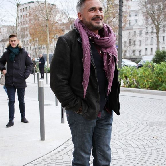 Olivier Minne à la sortie des studios de RTL à Neuilly-sur-Seine, le 18 décembre 2025.
© Jonathan Rebboah / Bestimage