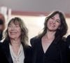 Mathieu Ageron, Jane Birkin (habillée en Céline) et sa fille Charlotte Gainsbourg, Romain Rousseau - Montée des marches du film «Jane par Charlotte» lors du 74ème Festival International du Film de Cannes. Le 7 juillet 2021
© Borde-Jacovides-Moreau / Bestimage