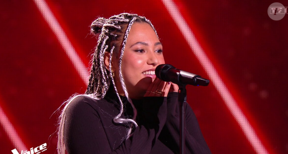 "L'un m'arrache le téléphone. Il jette mon vélo au sol, m'attrape violemment les bras, me menotte derrière le dos. Les menottes sont tellement serrées que j'aurai des bleus au poignet. Ils me jettent à l'arrière de la voiture, encerclée par ces trois hommes", détaille-t-elle.

Illa, ancienne candidate de "The Voice"