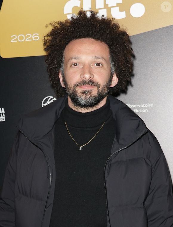 Le casting inclut aussi William Lebghil, Noée Abita, Nina Meurisse et Marie Colomb.

William Lebghil - Première cérémonie de remise du "Prix Cut !" à Paris le 10 mars 2026. Le Prix Cut ! vise à distinguer un film de cinéma français qui, à sa manière, prend acte des bouleversements contemporains (écologiques, démocratiques, sociaux) et propose de nouvelles façons d'habiter le monde. © Coadic Guirec/Bestimage