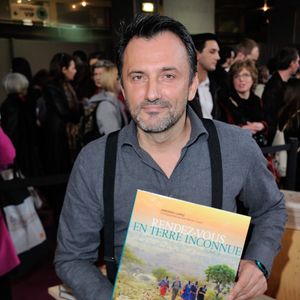 Frederic Lopez signe des exemplaires de son livre lors du 34e Salon du Livre de Paris qui s'est tenu au Parc des Expositions, Porte de Versailles à Paris, France le 22 mars 2014. Photo par Alban Wyters/ABACAPRESS.COM