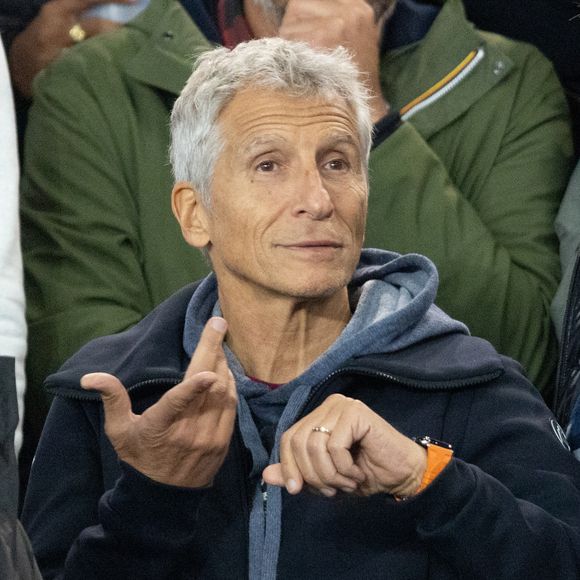 Nagui - Célébrités dans les tribunes du match de Ligue des Champions entre le PSG contre le Bayern de Munich (1-2) au Parc des Princes à Paris le 4 novembre 2025. © Cyril Moreau/Bestimage