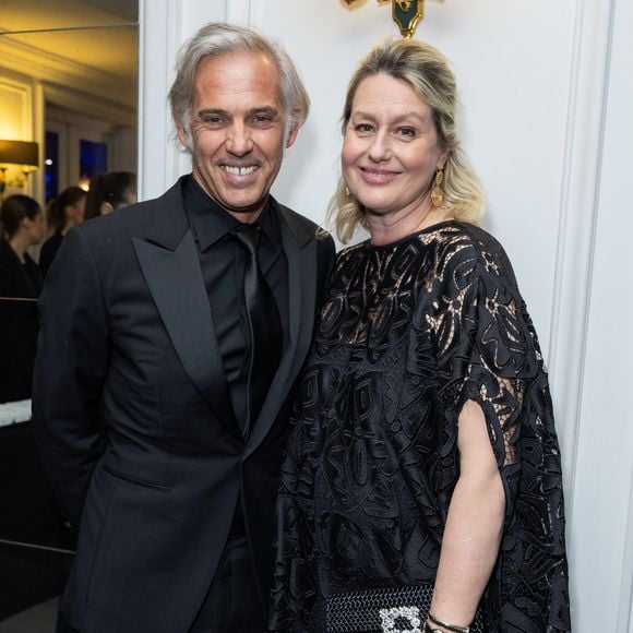Exclusif - Paul Belmondo et sa Luana (habillée par Marina Rinaldi, chaussures Roger Vivier) - Dîner de l'association AEM (Un Avenir pour les Enfants du Monde), au profit des enfants du Rwanda par Babeth Djian au pavillon Ledoyen à Paris. Le 23 mars 2023
© Olivier Borde-Bertrand Rindoff Petroff / Bestimage