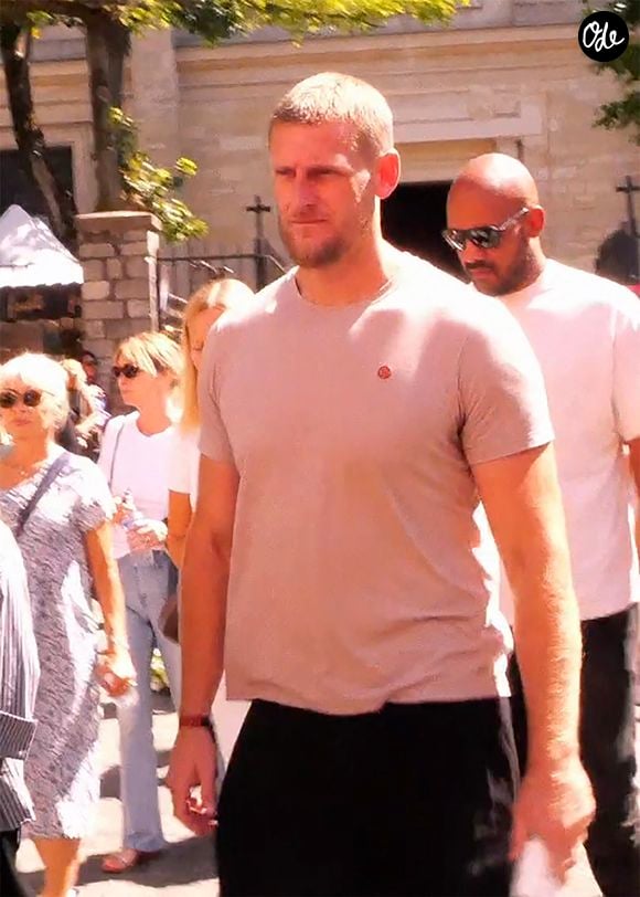 Matthias Quiviger, dit Ragnar Le Breton - Sorties - Obsèques de Vincent Belorgey alias "Kavinsky" en l'église Saint-Pierre-de-Montmartre le 12 août 2026.
© Theo Castillon  / Bestimage