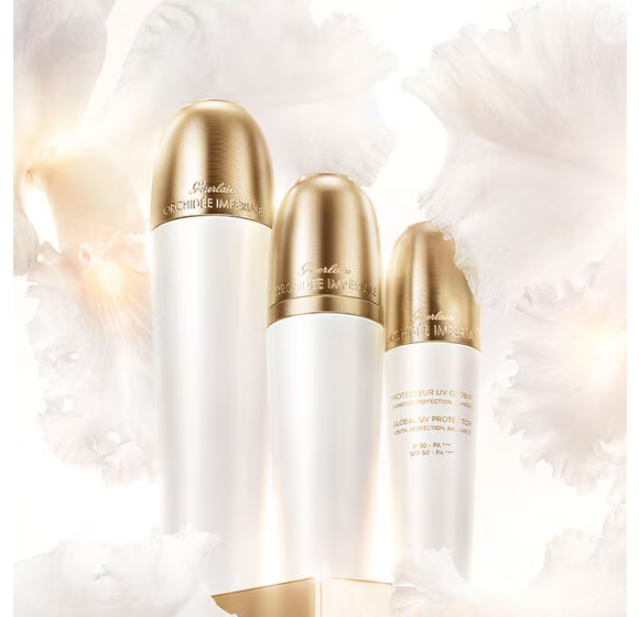 Vendue 155 euros, la crème Orchidée Impériale Brightening de Guerlain offre un soin anti-âge haut de gamme qui améliore visiblement la fermeté et l'éclat du teint.

La crème Orchidée Impériale Brightening de Guerlain, dans notre top 5 des meilleures crèmes solaire !