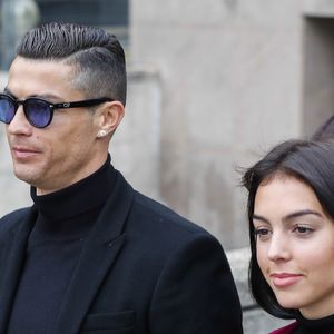 Entre des ballons géants formant le prénom "Bella" et un bar à bonbons entièrement customisé aux couleurs néons du show, la décoration a bluffé leurs abonnés.

Cristiano Ronaldo quitte le tribunal avec sa compagne Georgina Rodríguez à Madrid le 22 janvier 2019. 

©BestImage