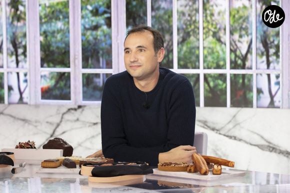 Exclusif - François Perret (chef patissier du Ritz) lors de l'enregistrement de l'émission "Clique", diffusée en clair sur Canal+ samedi 16 octobre 2021 à 12h45 et présentée par M.Achour. Le 14 octobre 2021
© Jack Tribeca / Bestimage
