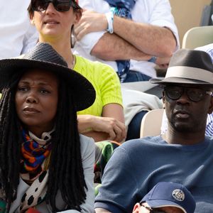 L’ancien footballeur portait un chapeau et des lunettes de vue tandis que sa femme avait opté pour un chapeau et un beau foulard

Kareen Guiock Thuram, Lilian Thuram en tribune lors de la finale masculine 2025 de Roland Garros le 08 juin 2025 à Paris, France. Photo by Nasser Berzane/ABACAPRESS.COM