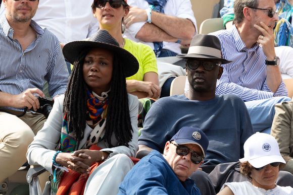 L’ancien footballeur portait un chapeau et des lunettes de vue tandis que sa femme avait opté pour un chapeau et un beau foulard

Kareen Guiock Thuram, Lilian Thuram en tribune lors de la finale masculine 2025 de Roland Garros le 08 juin 2025 à Paris, France. Photo by Nasser Berzane/ABACAPRESS.COM